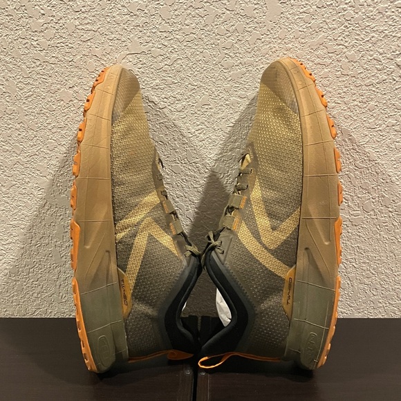 KEEN Men's Green and Tan Athletic Shoes - Picture 6 of 8